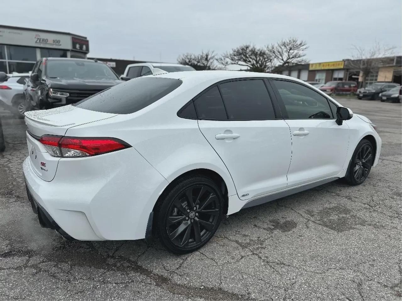 2025 Toyota Corolla SE Hybrid AWD Photo