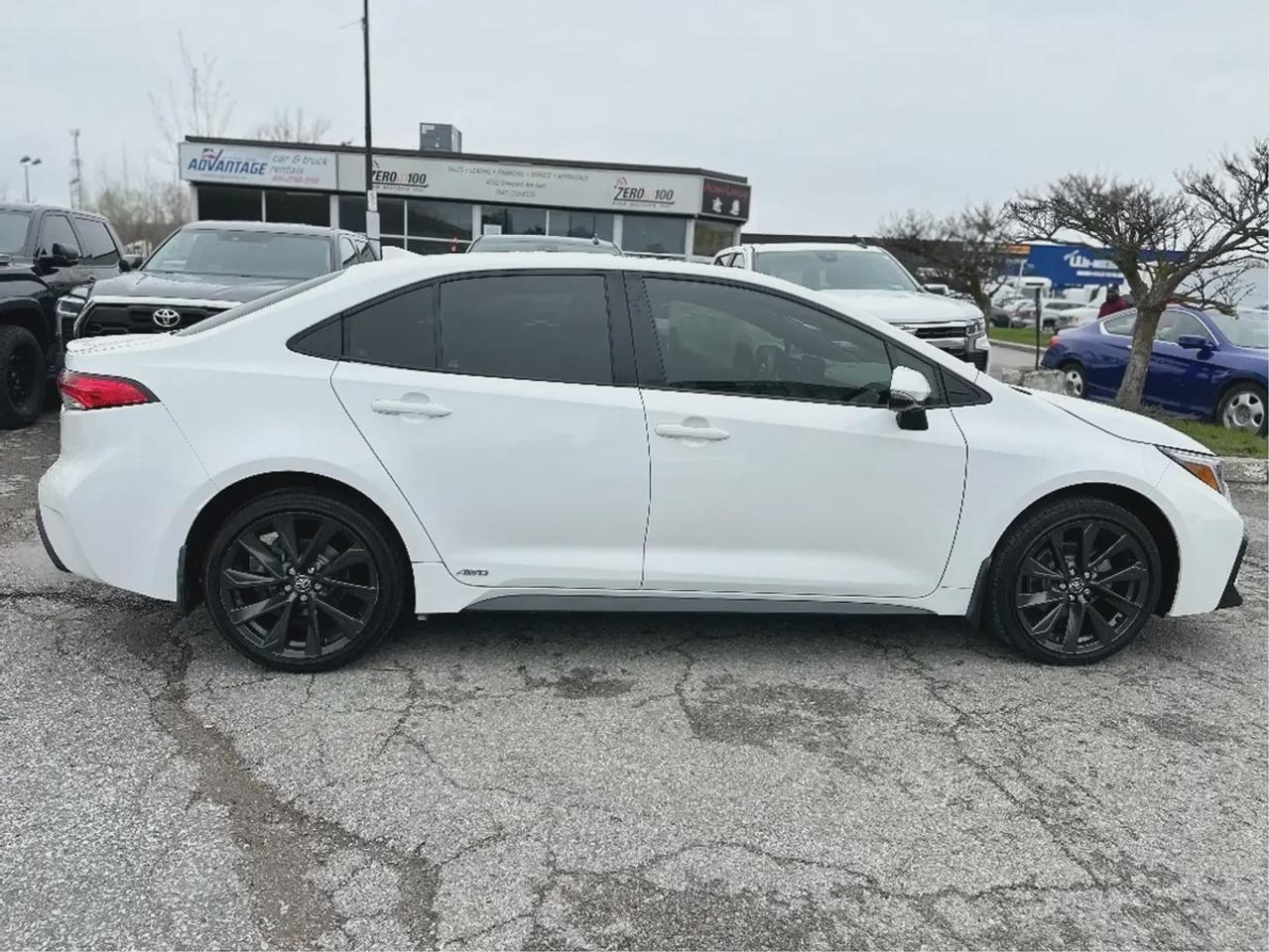 2025 Toyota Corolla SE Hybrid AWD Photo