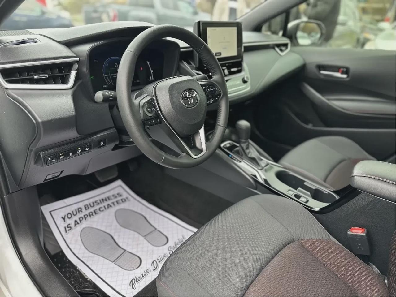 2025 Toyota Corolla SE Hybrid AWD Photo