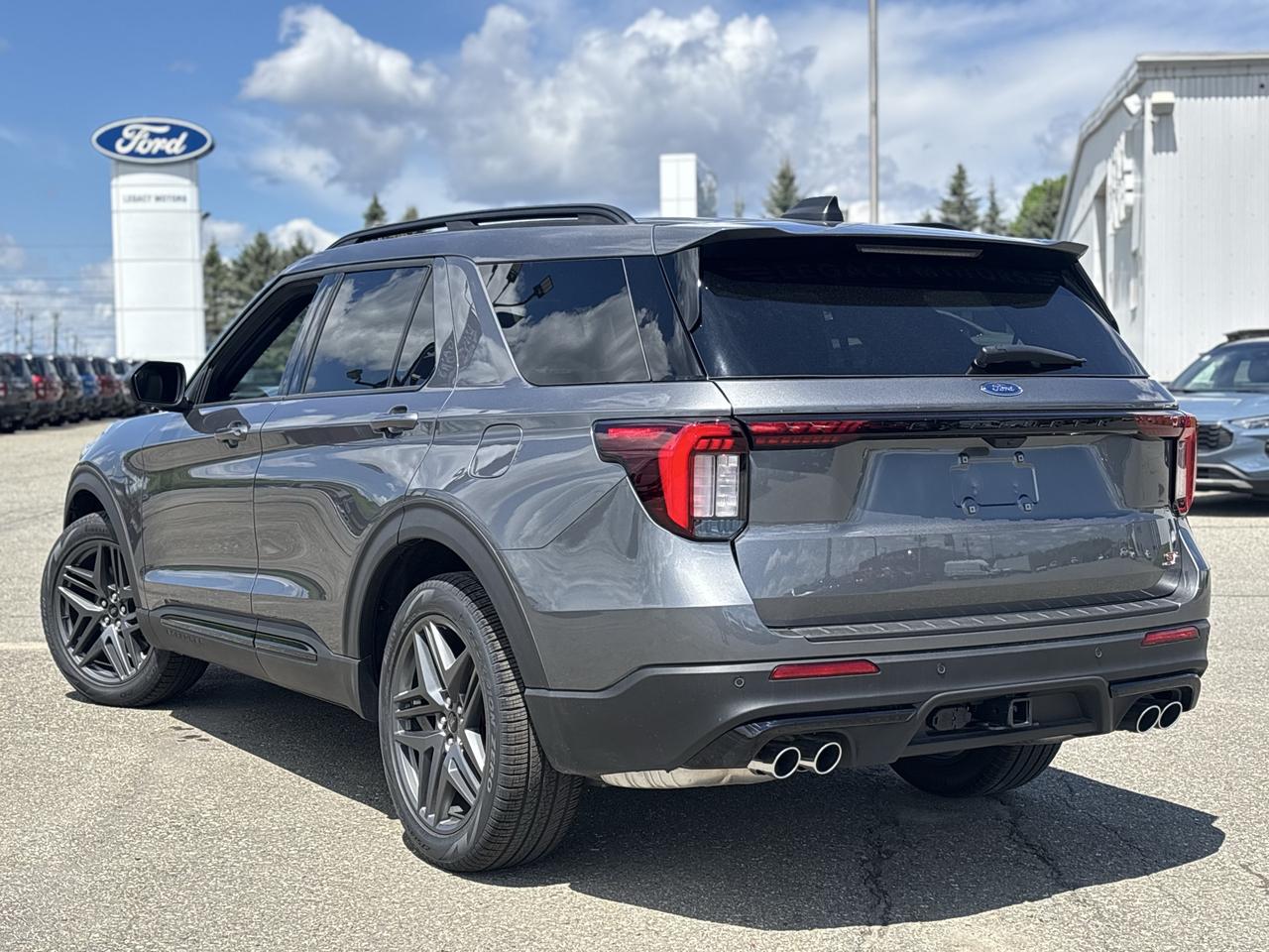 2026 Ford Explorer ST 4WD Photo2