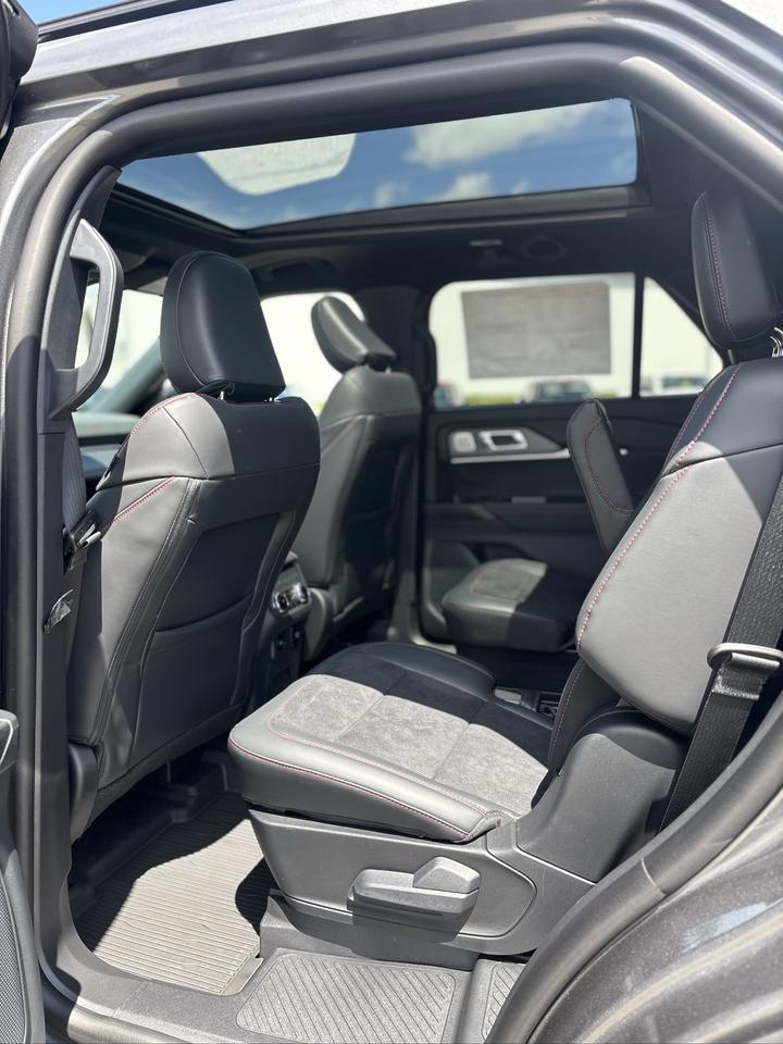 2026 Ford Explorer ST 4WD Photo4