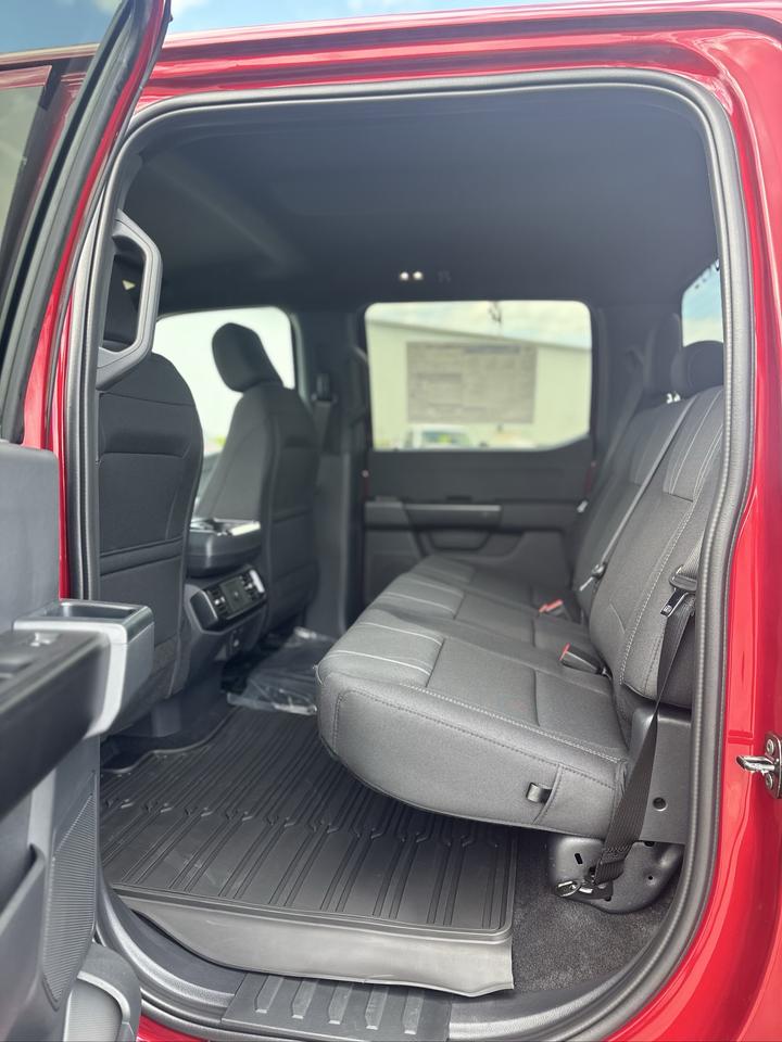 2026 Ford F-150 STX 4WD SuperCrew 5.5' Box Photo4