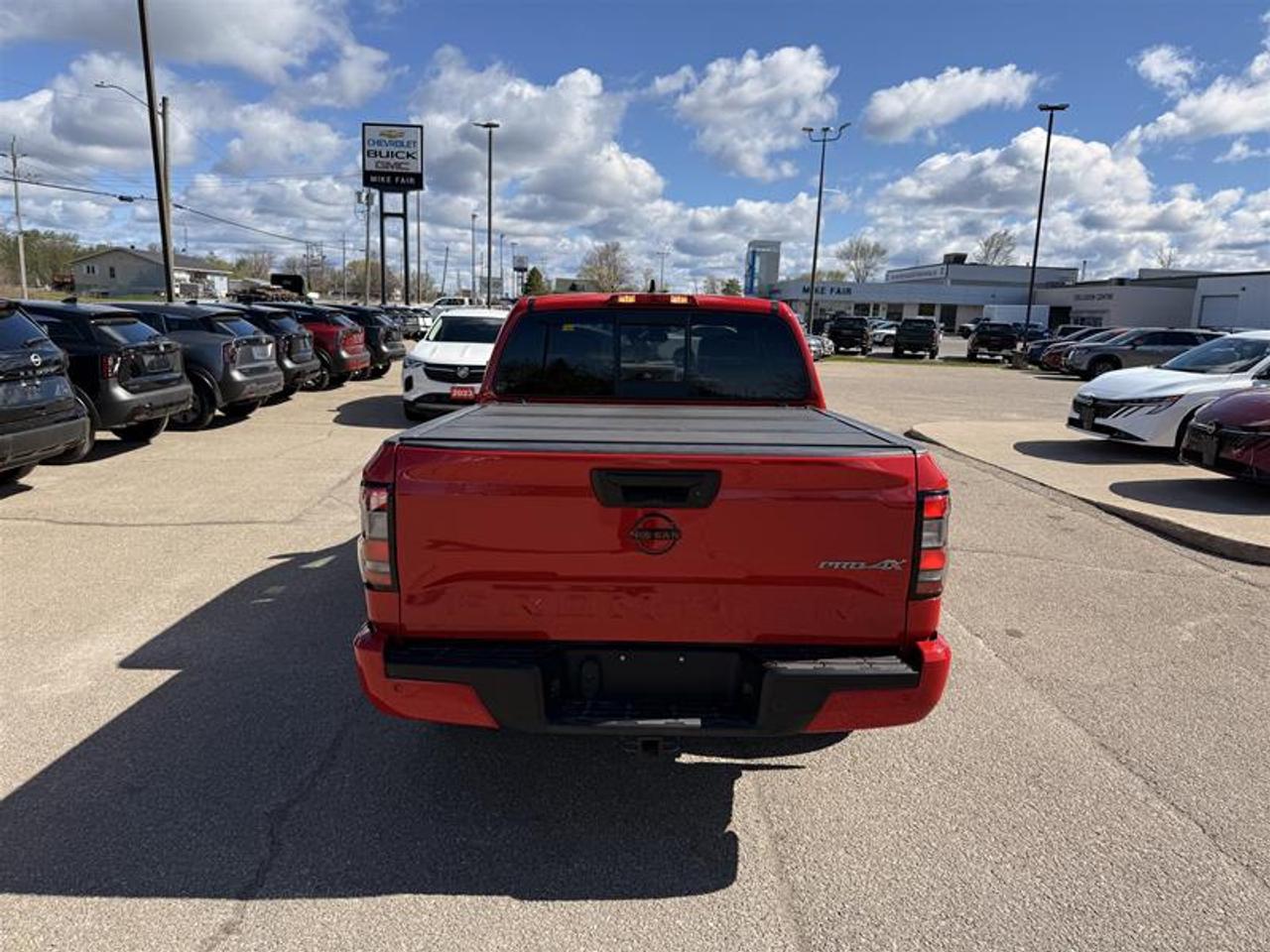 2022 Nissan Frontier Crew Cab PRO-4X 4x4 at Photo4