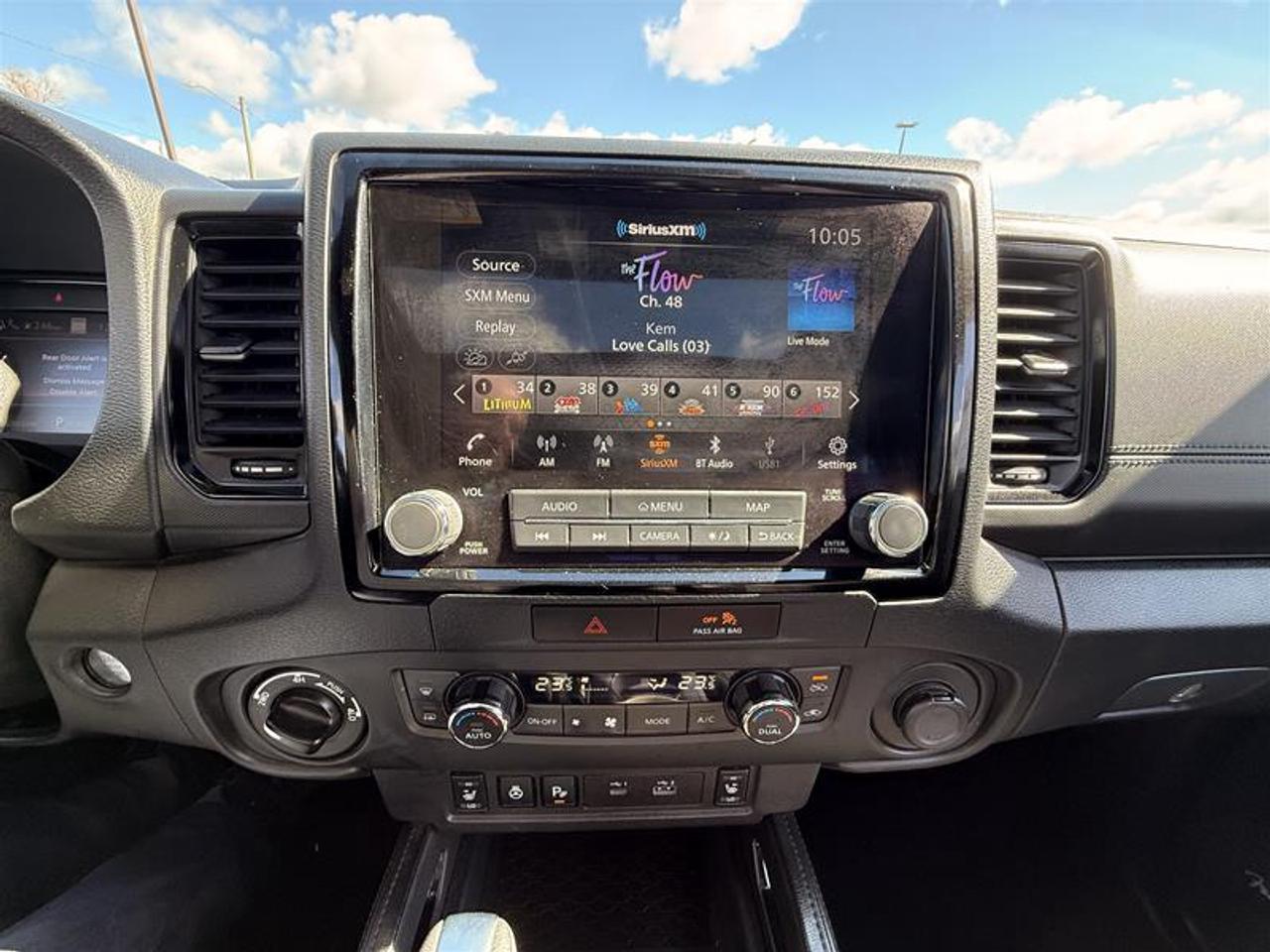 2022 Nissan Frontier Crew Cab PRO-4X 4x4 at Photo