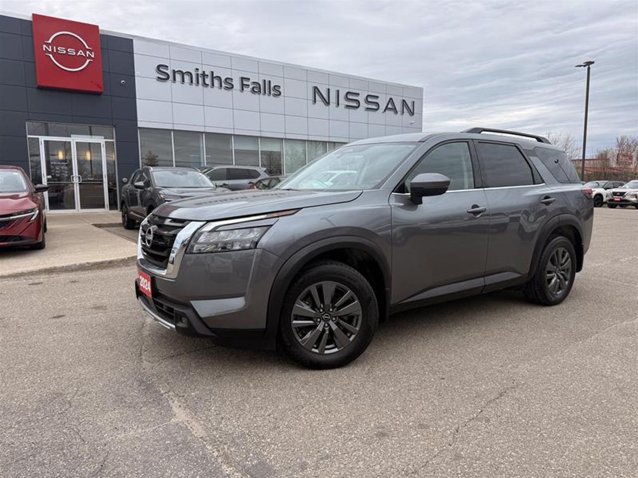 Used 2024 Nissan Pathfinder SV 4WD for sale in Smiths Falls, ON