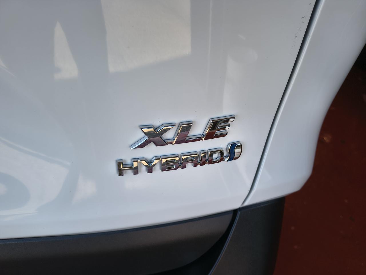 2023 Toyota RAV4 Hybrid XLE Photo0