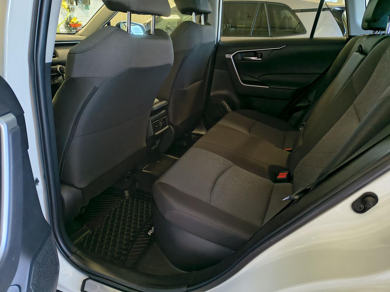 2023 Toyota RAV4 Hybrid XLE Photo