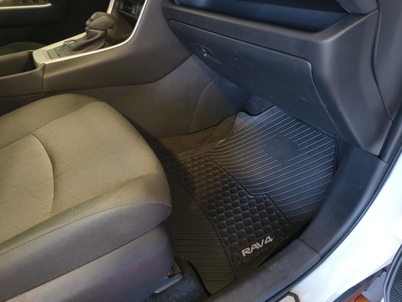 2023 Toyota RAV4 Hybrid XLE Photo0