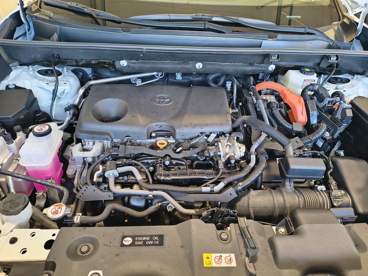 2023 Toyota RAV4 Hybrid XLE Photo0