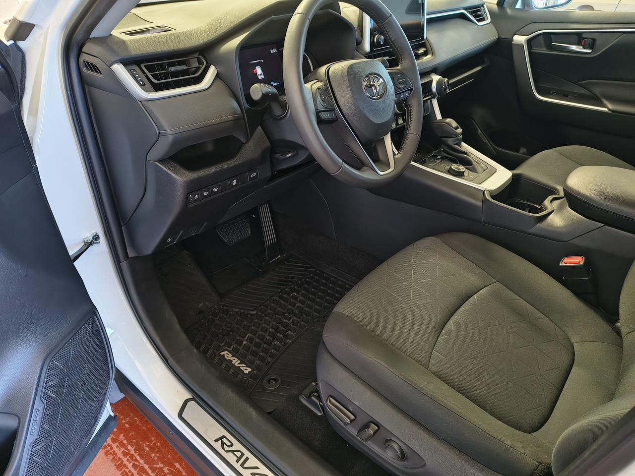 2023 Toyota RAV4 Hybrid XLE Photo