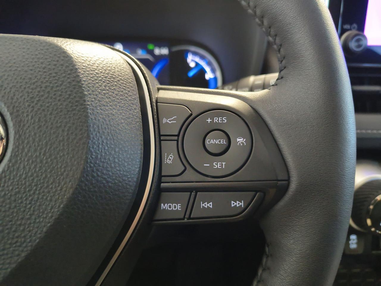 2023 Toyota RAV4 Hybrid XLE Photo0