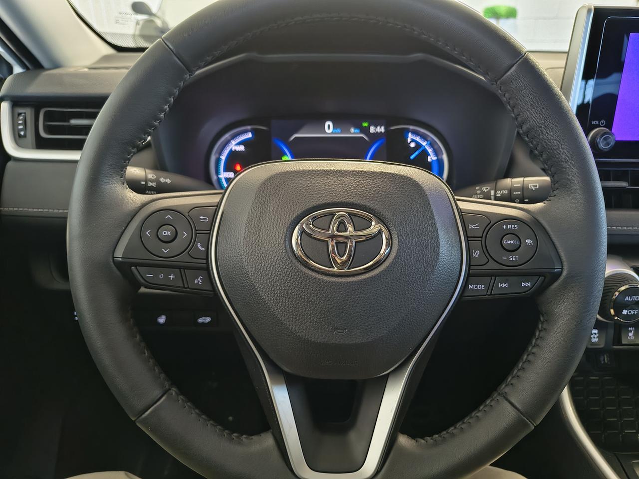 2023 Toyota RAV4 Hybrid XLE Photo0