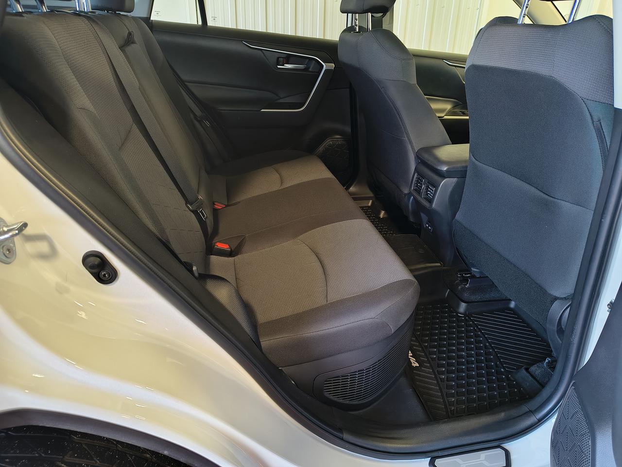2023 Toyota RAV4 Hybrid XLE Photo
