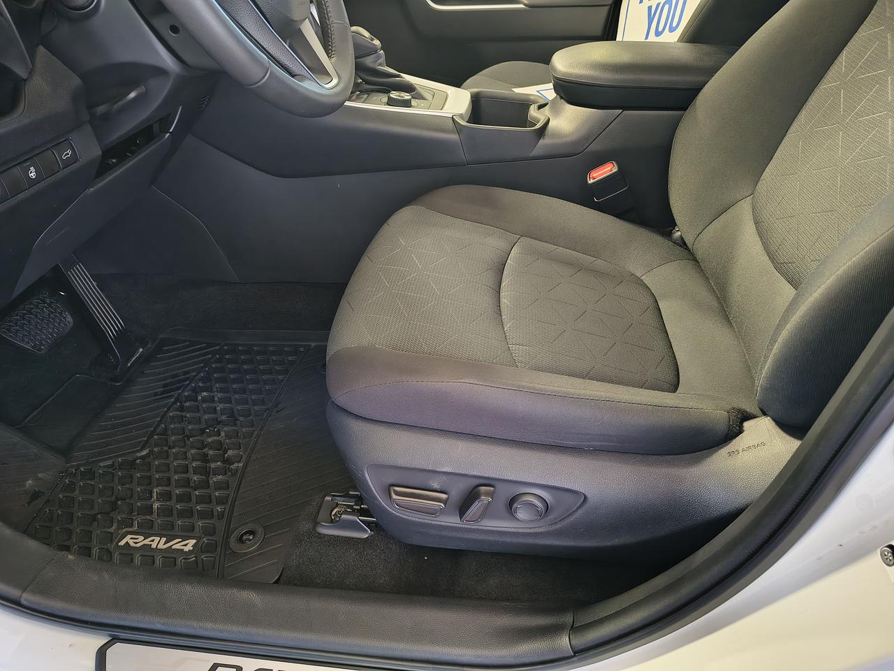 2023 Toyota RAV4 Hybrid XLE Photo0