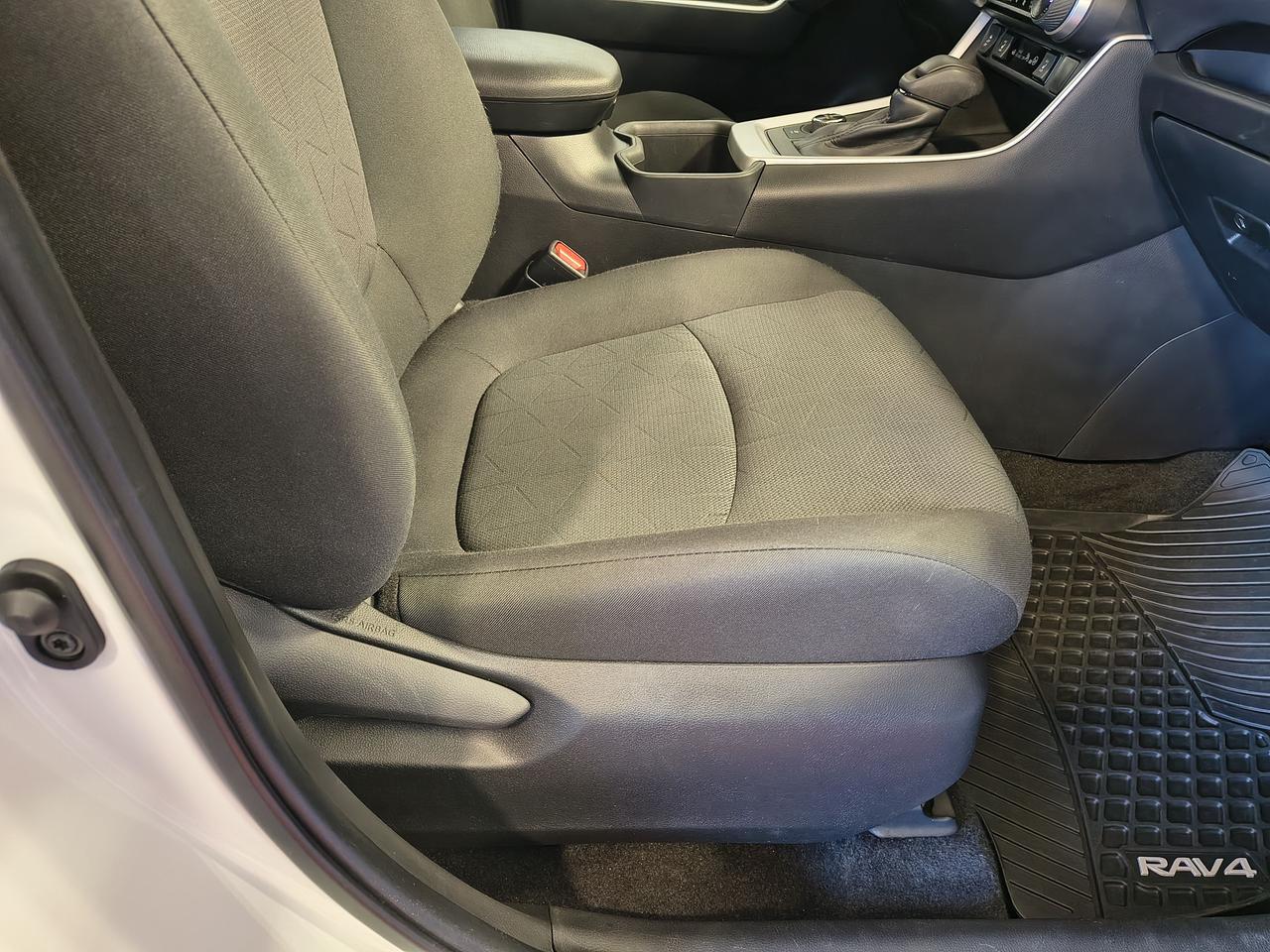 2023 Toyota RAV4 Hybrid XLE Photo0
