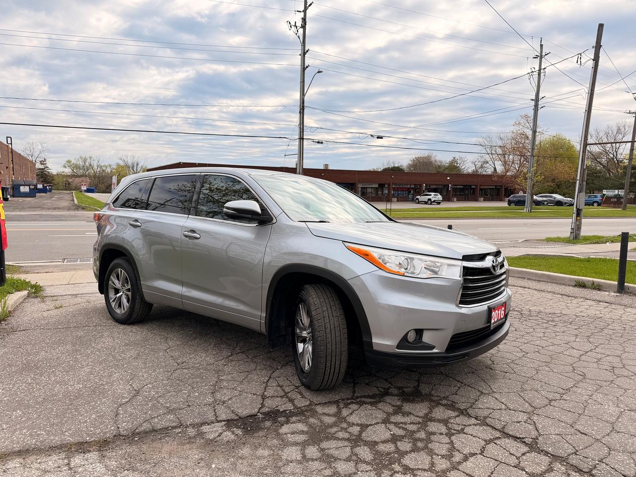 2016 Toyota Highlander LE 7 PASS NEW BRAKES NEW TIRES BACKUP CAM Photo