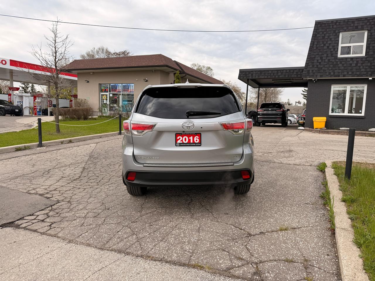 2016 Toyota Highlander LE 7 PASS NEW BRAKES NEW TIRES BACKUP CAM Photo