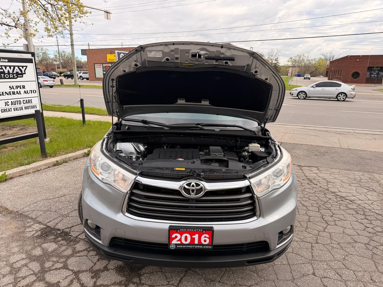 2016 Toyota Highlander LE 7 PASS NEW BRAKES NEW TIRES BACKUP CAM Photo