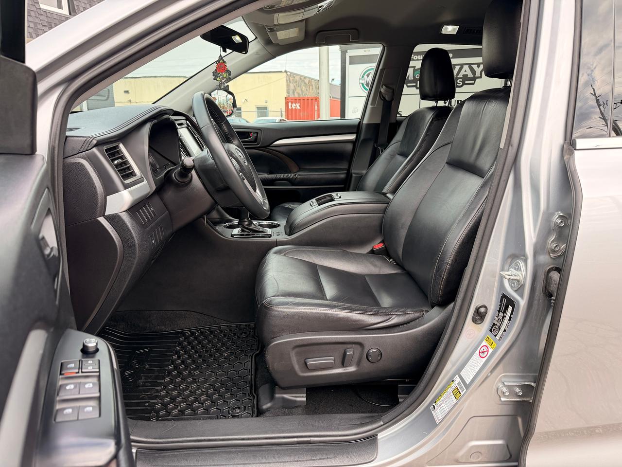2016 Toyota Highlander LE 7 PASS NEW BRAKES NEW TIRES BACKUP CAM Photo