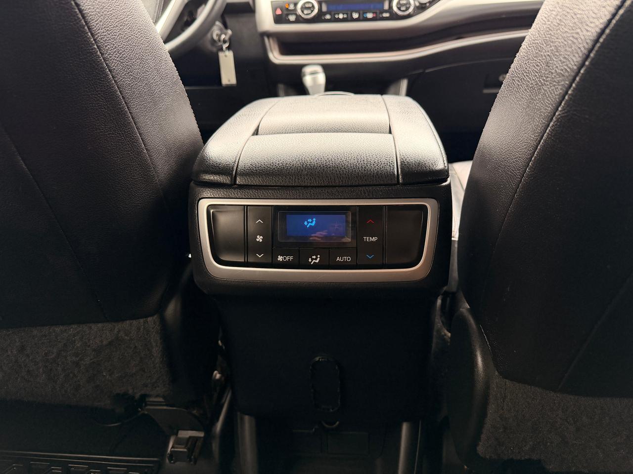 2016 Toyota Highlander LE 7 PASS NEW BRAKES NEW TIRES BACKUP CAM Photo