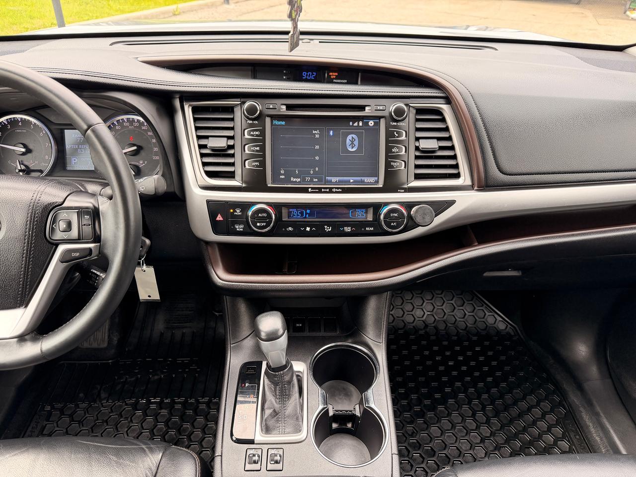 2016 Toyota Highlander LE 7 PASS NEW BRAKES NEW TIRES BACKUP CAM Photo