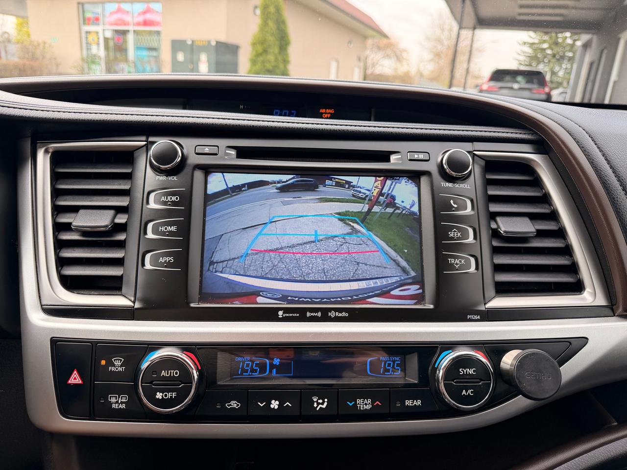 2016 Toyota Highlander LE 7 PASS NEW BRAKES NEW TIRES BACKUP CAM Photo