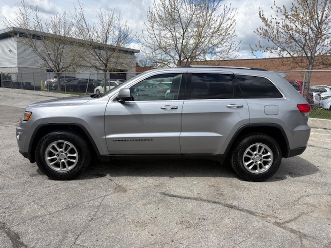 2018 Jeep Grand Cherokee LAREDO 4X4 V6-ONLY 95KM-1 OWNER-NO ACCIDENTS! Photo