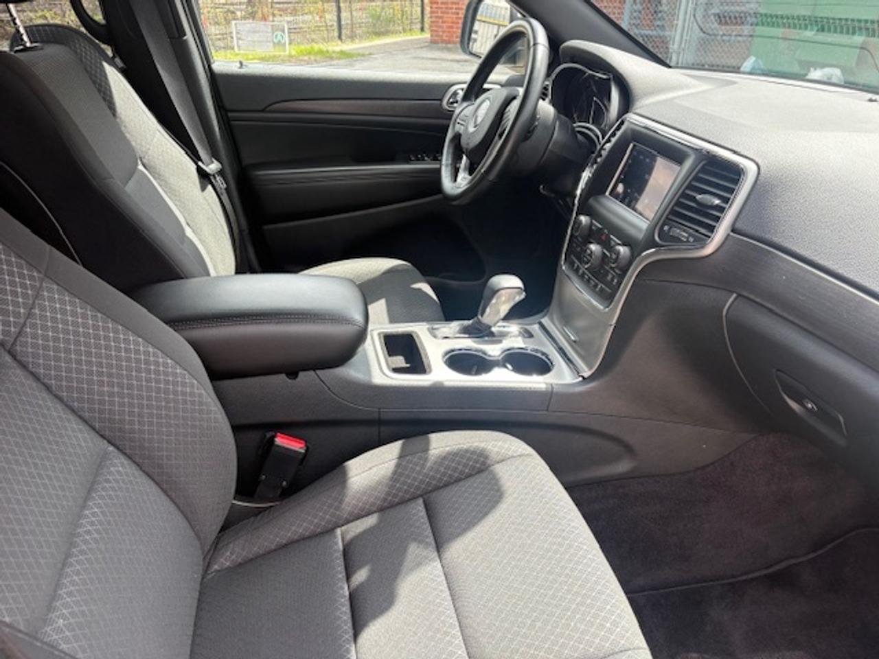 2018 Jeep Grand Cherokee LAREDO 4X4 V6-ONLY 95KM-1 OWNER-NO ACCIDENTS! Photo