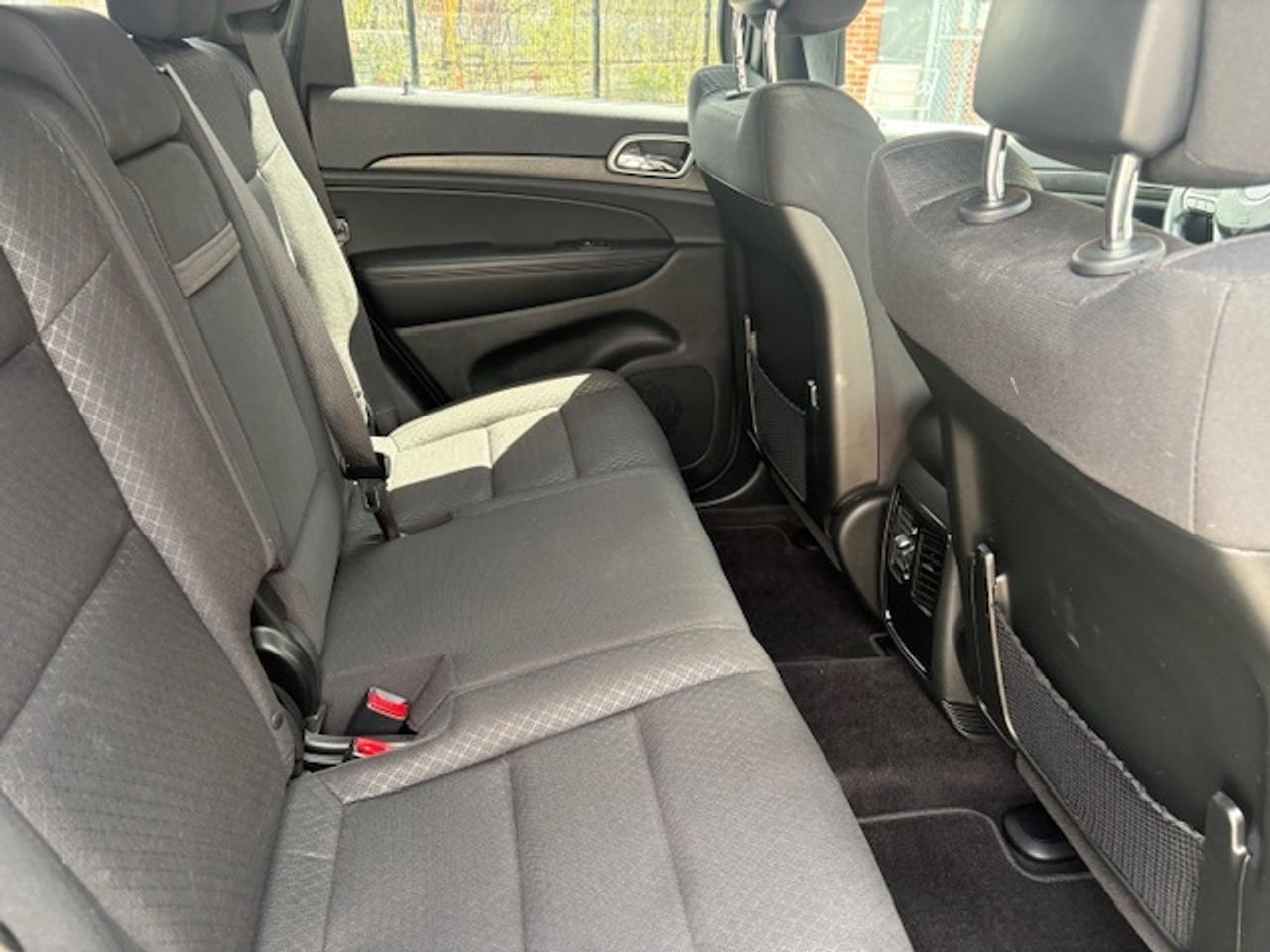 2018 Jeep Grand Cherokee LAREDO 4X4 V6-ONLY 95KM-1 OWNER-NO ACCIDENTS! Photo