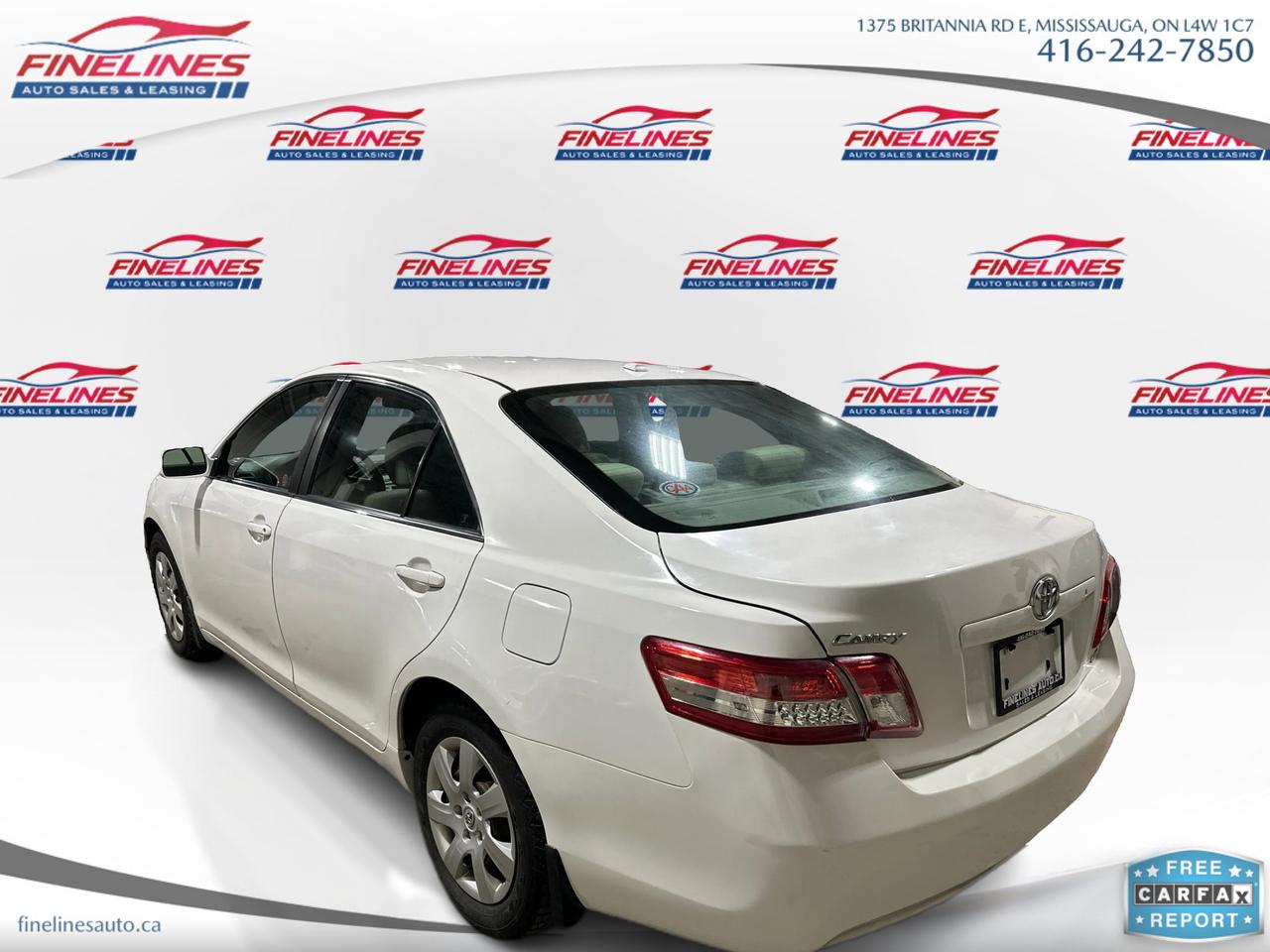 2010 Toyota Camry LE Photo2