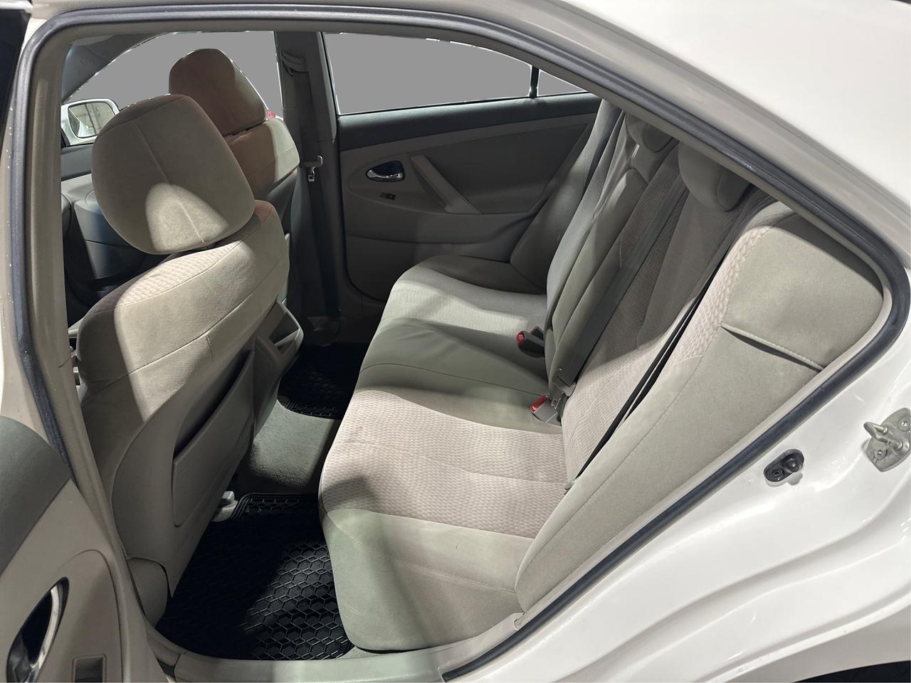 2010 Toyota Camry LE Photo