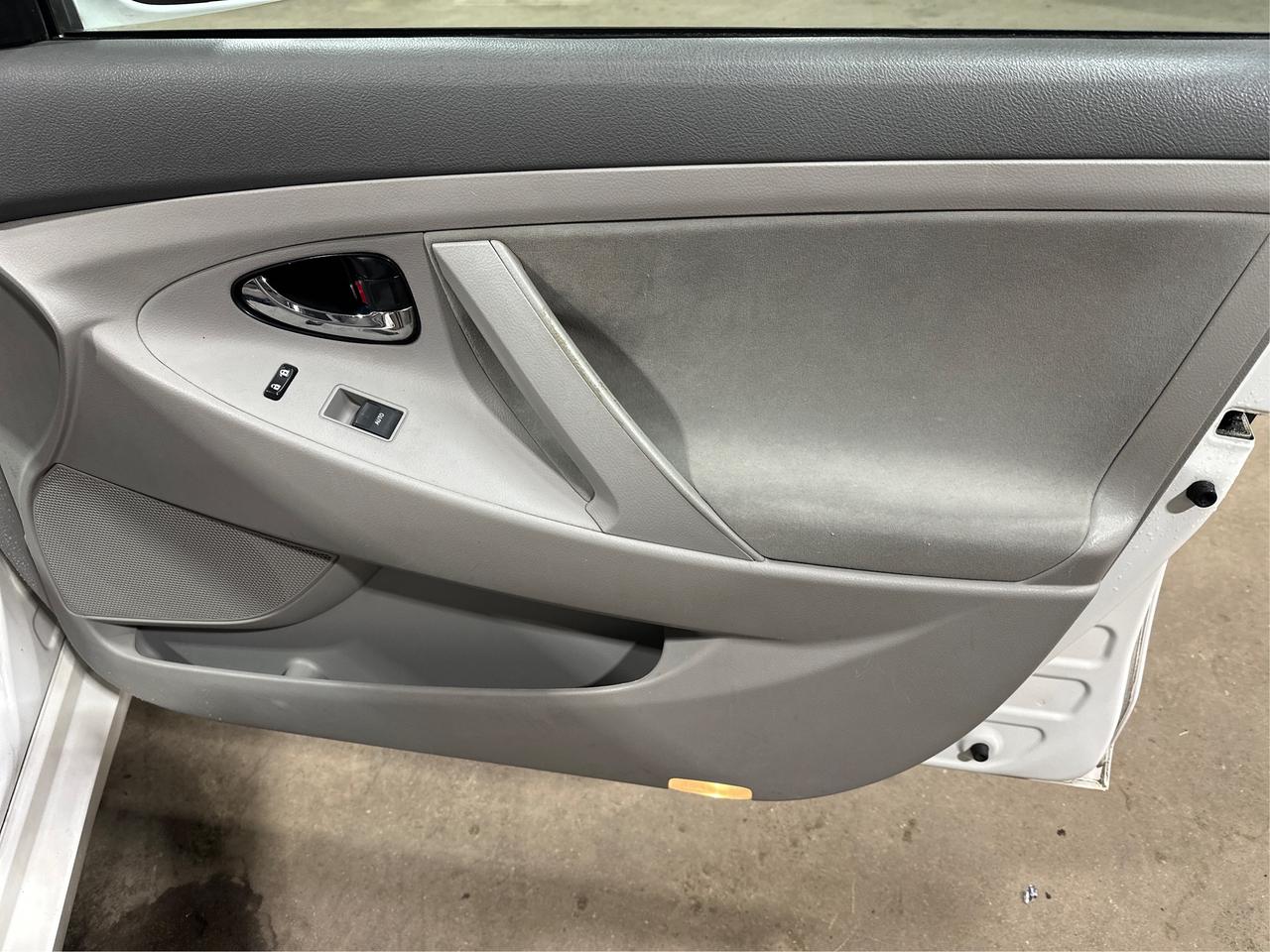 2010 Toyota Camry LE Photo