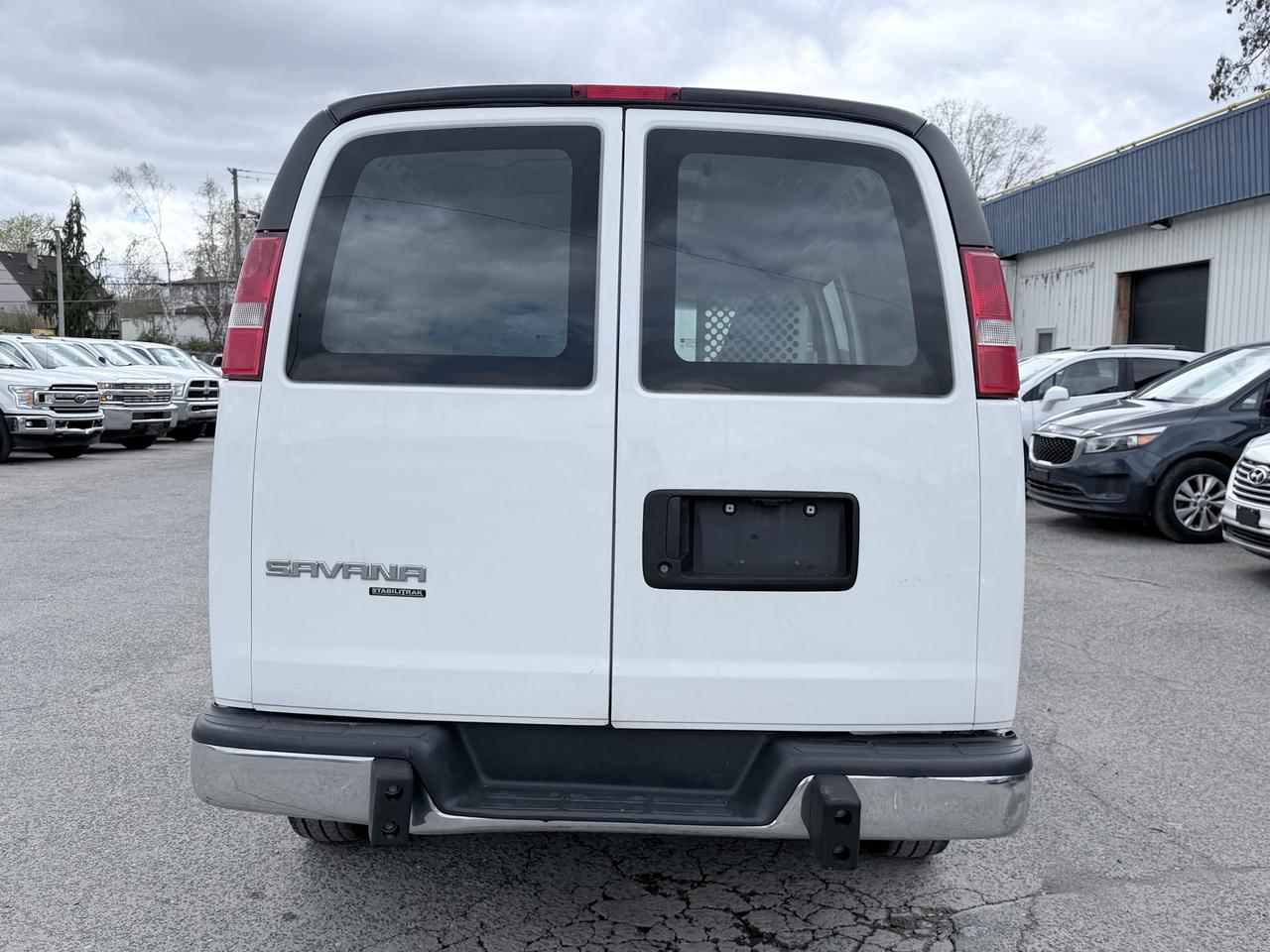 2017 GMC Savana RWD 2500 135" Photo
