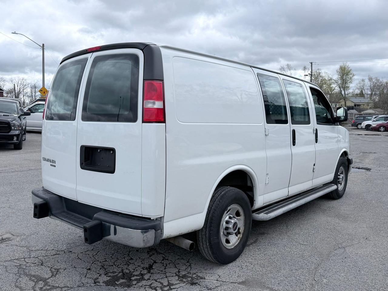 2017 GMC Savana RWD 2500 135" Photo