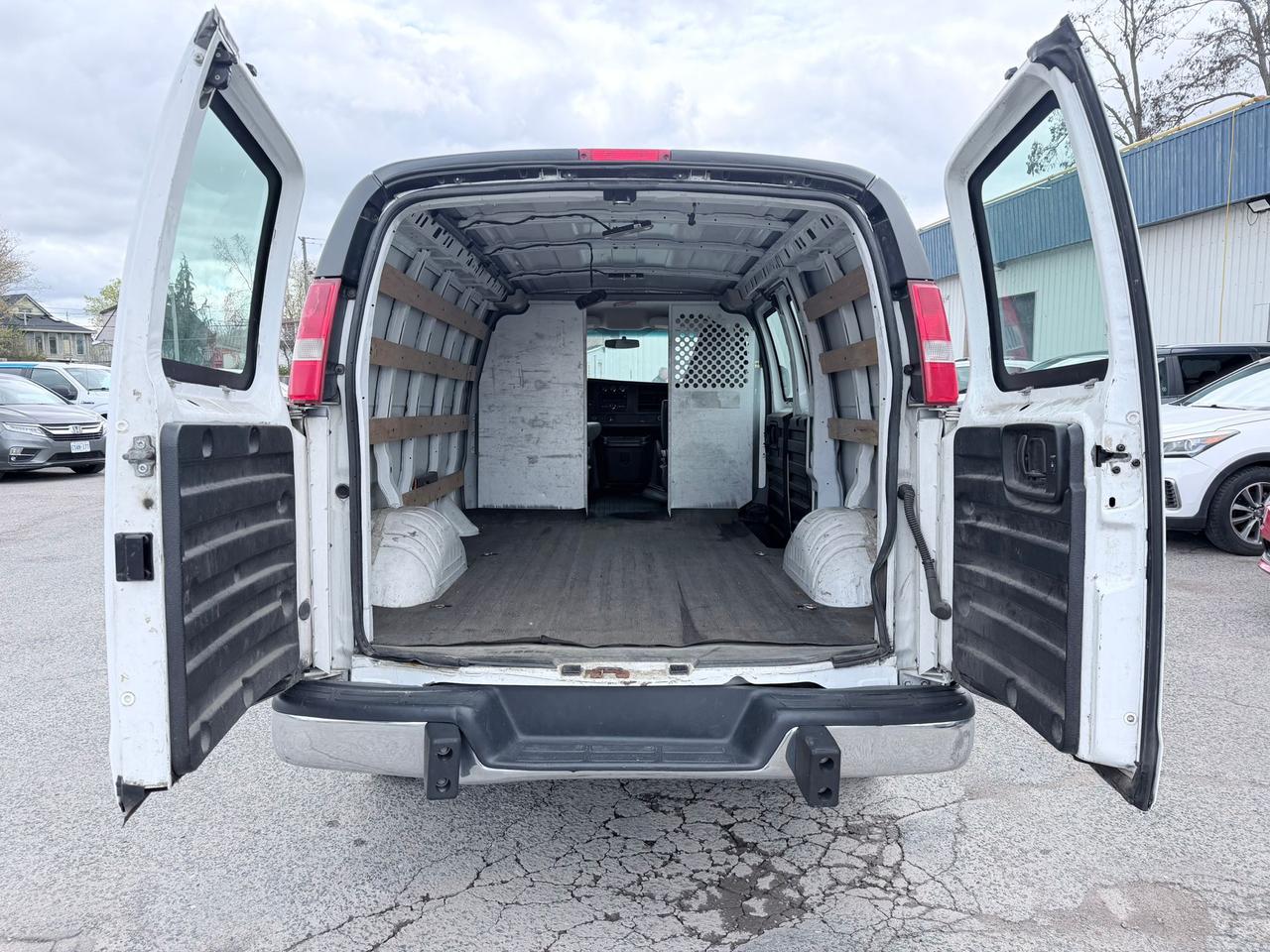 2017 GMC Savana RWD 2500 135" Photo