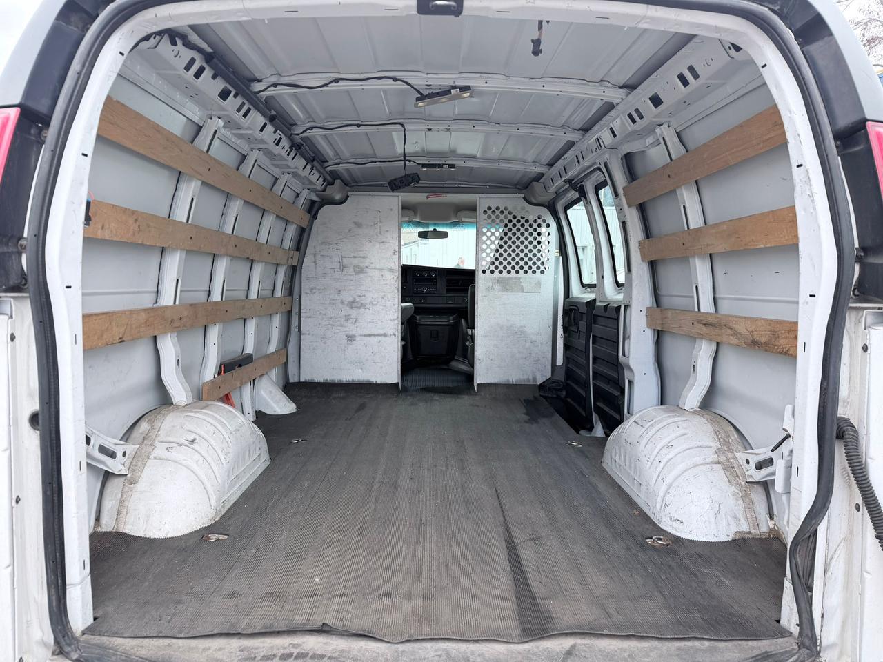 2017 GMC Savana RWD 2500 135" Photo