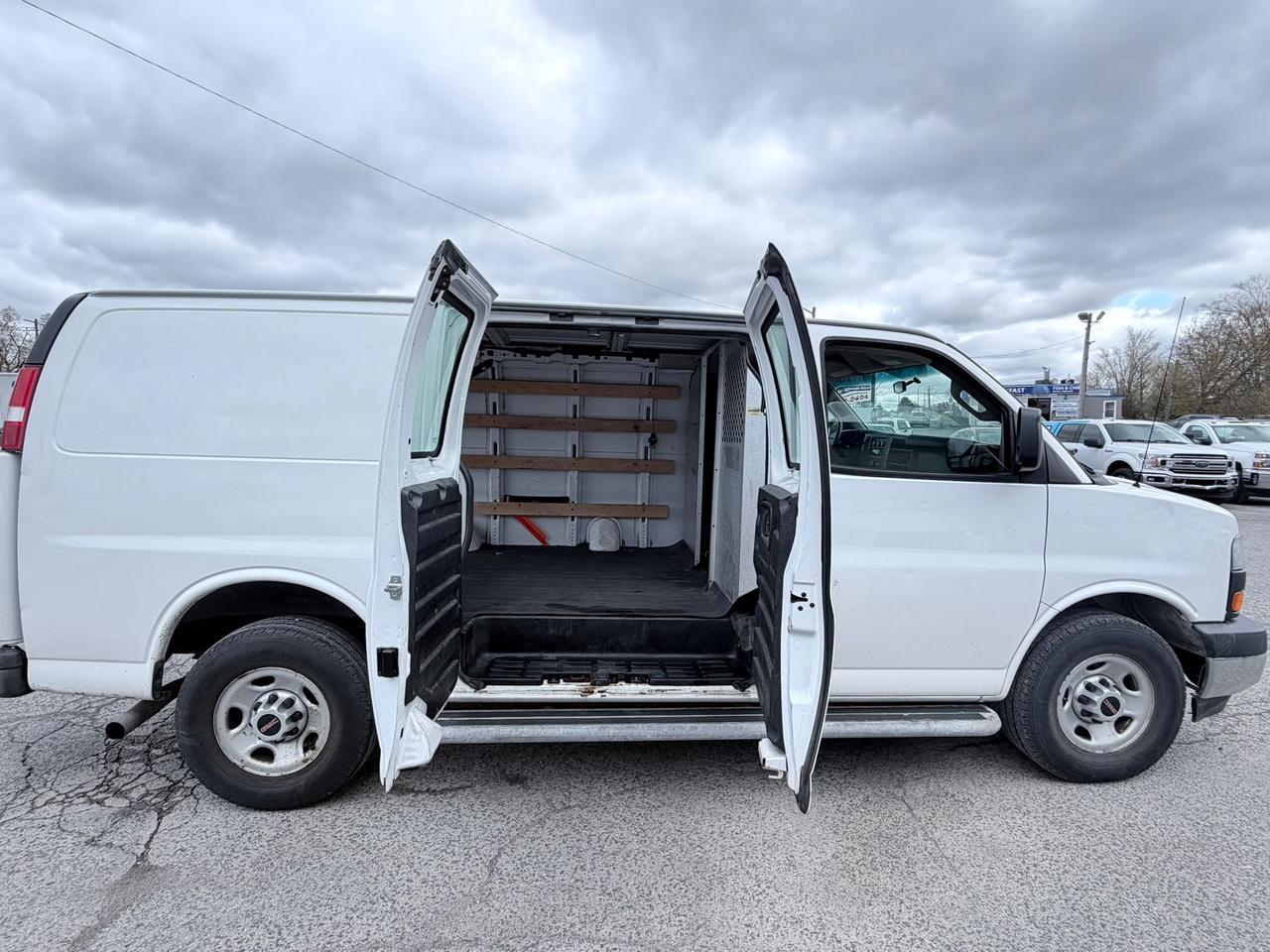 2017 GMC Savana RWD 2500 135" Photo