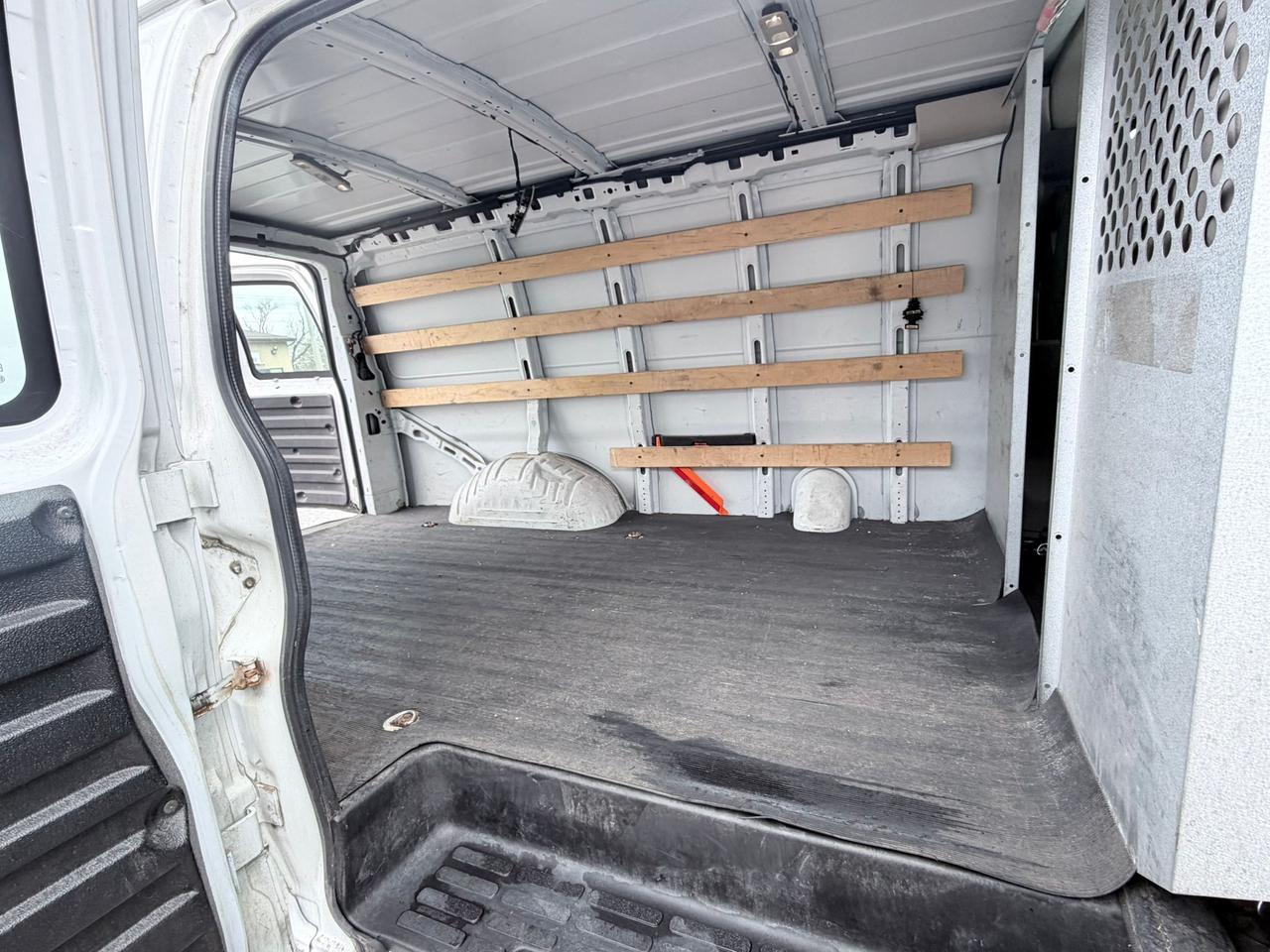 2017 GMC Savana RWD 2500 135" Photo