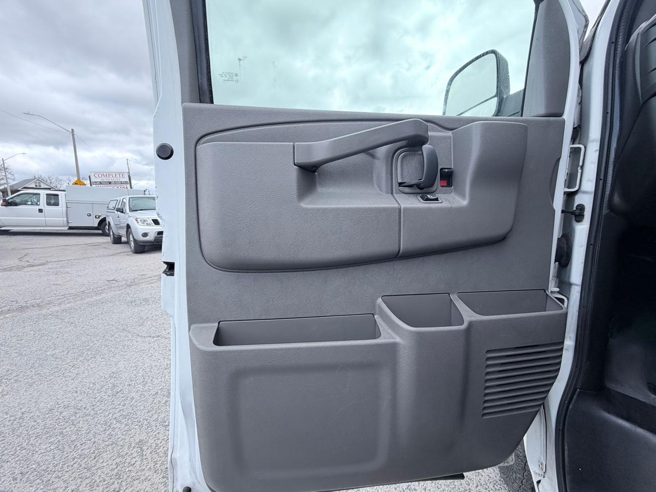 2017 GMC Savana RWD 2500 135" Photo