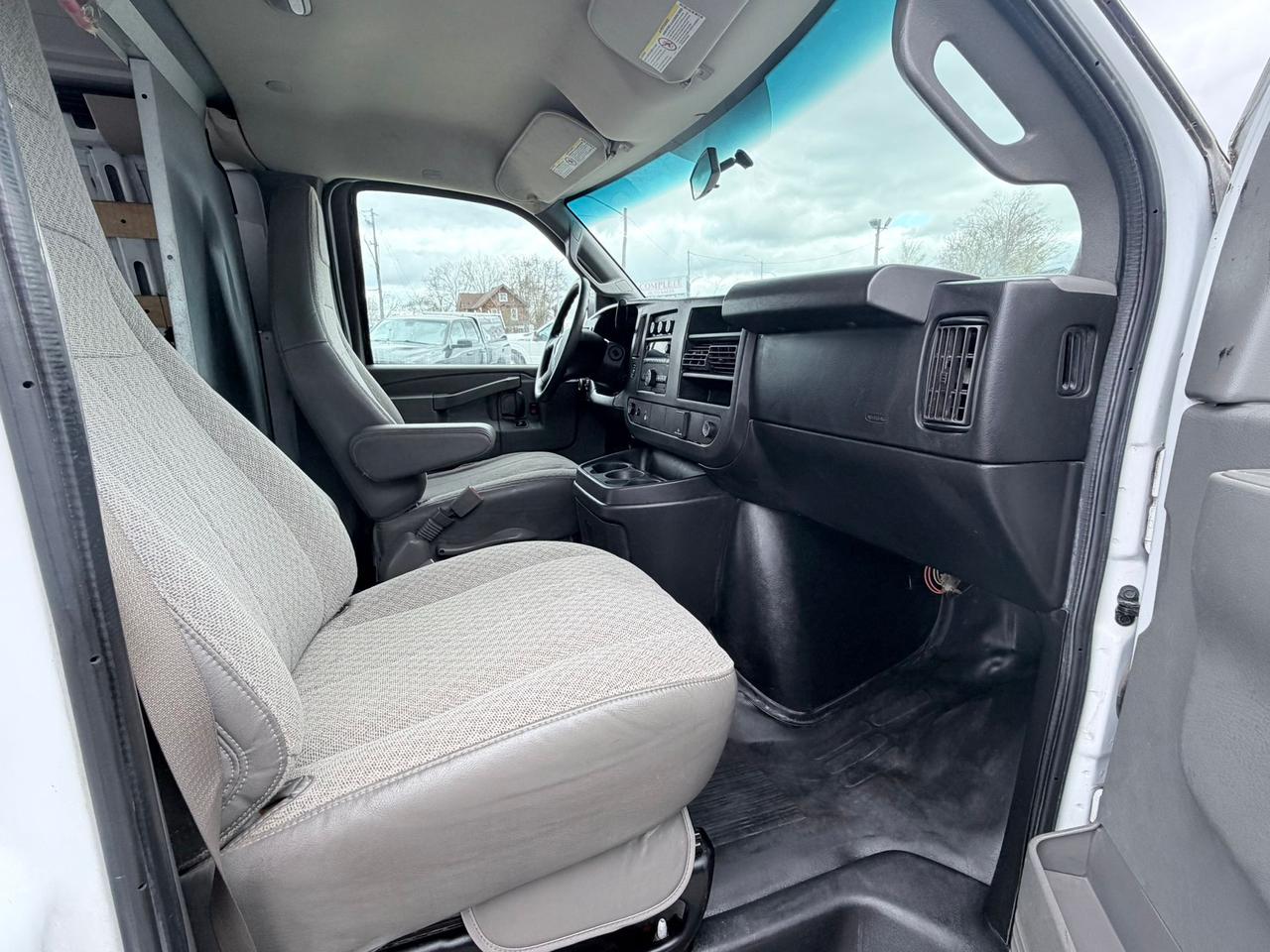 2017 GMC Savana RWD 2500 135" Photo