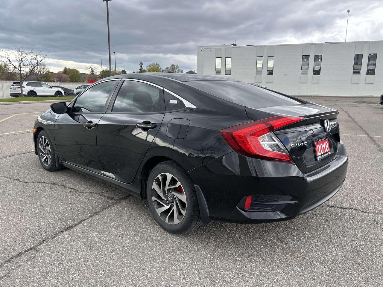 2018 Honda Civic SE Photo3