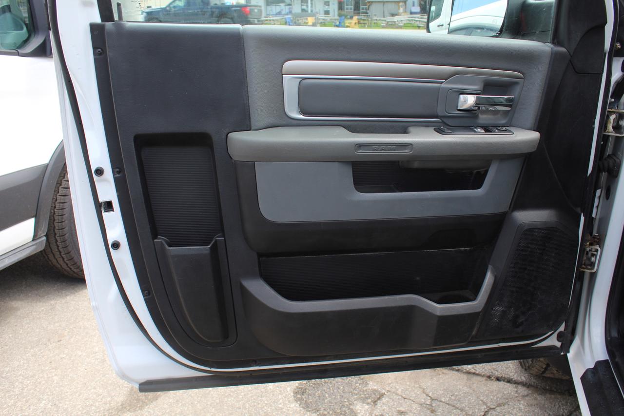 2017 RAM 1500 SLT 8ft LWB 2WD Pwr option Photo