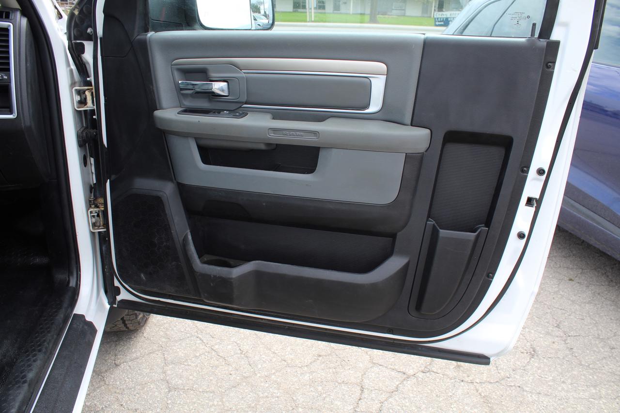 2017 RAM 1500 SLT 8ft LWB 2WD Pwr option Photo