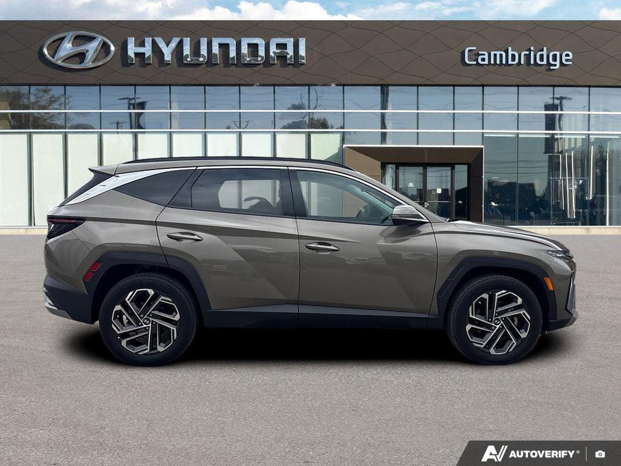2025 Hyundai Tucson Hybrid Ultimate   NO ACCIDENTS   ONE OWNER   6.7L/100KM Photo