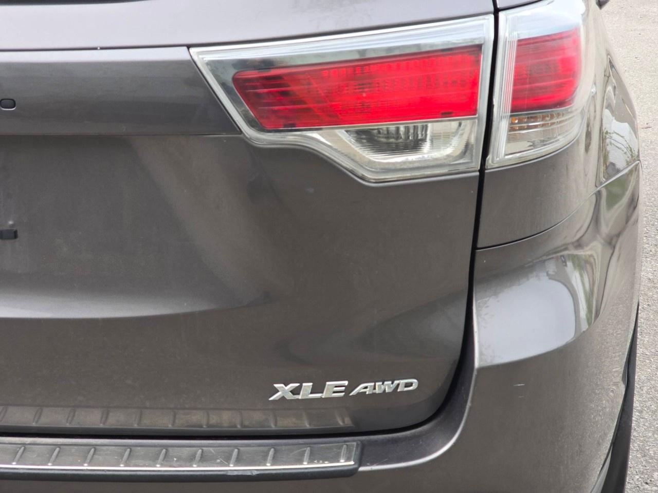2015 Toyota Highlander AWD 4DR XLE Photo