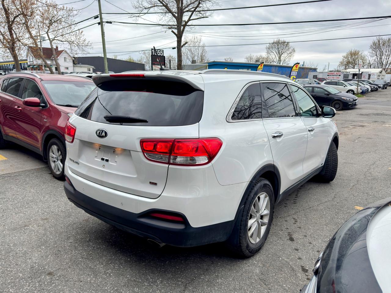 2017 Kia Sorento LX Photo2