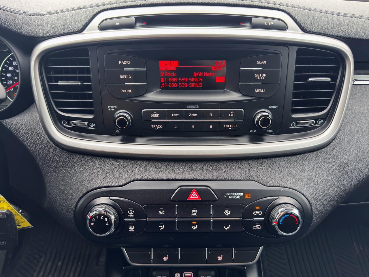 2017 Kia Sorento LX Photo