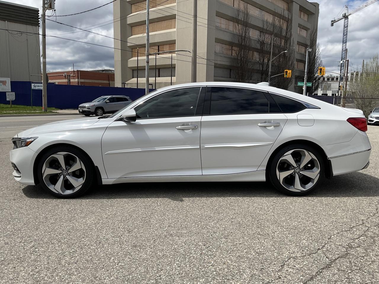 2019 Honda Accord Touring 2.0T - LTHR! NAV! BACK-UP CAM! BSM! SUNROO Photo