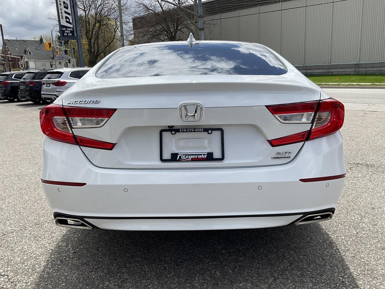 2019 Honda Accord Touring 2.0T - LTHR! NAV! BACK-UP CAM! BSM! SUNROO Photo