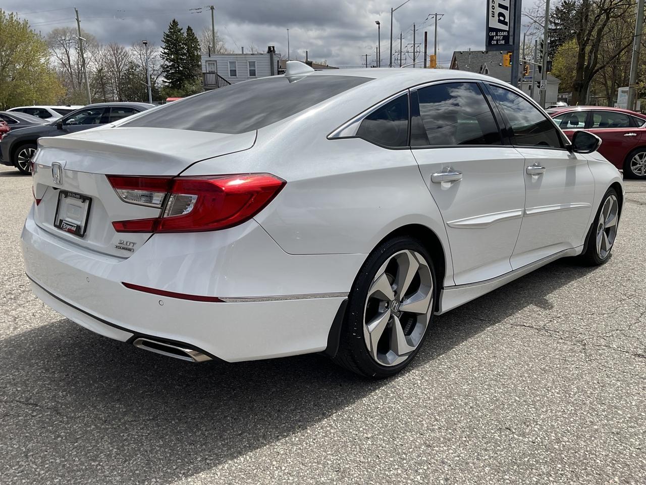 2019 Honda Accord Touring 2.0T - LTHR! NAV! BACK-UP CAM! BSM! SUNROO Photo